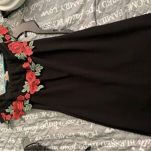 simple cute off the shoulder dress !! black , size small